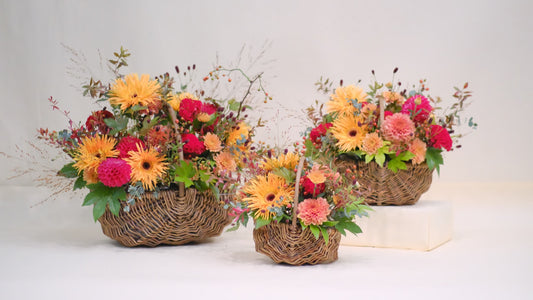 秋の花をバスケットに。彩りアレンジメントのご紹介
