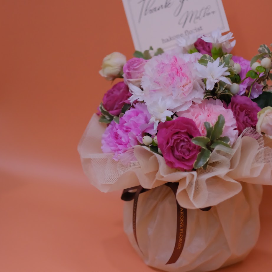 Cherry pink(チェリーピンク)　母の日フラワーアレンジM