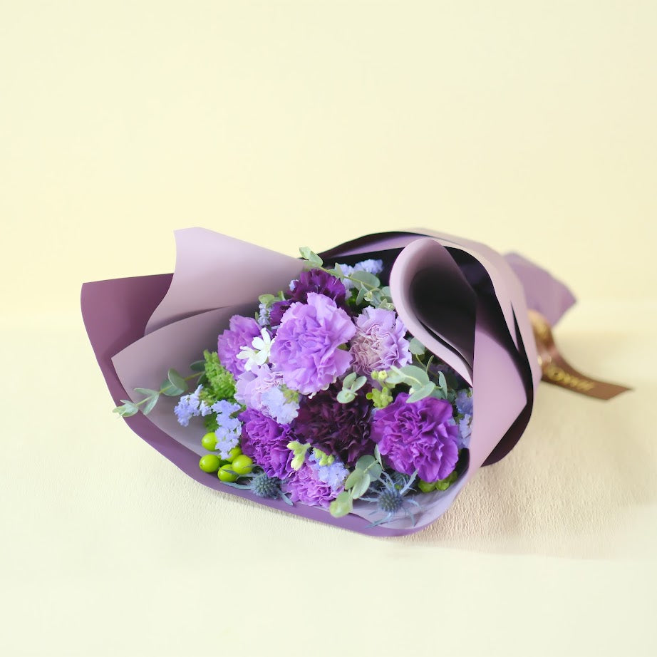 ムーンダストの花束M｜青いカーネーションのフラワーギフト