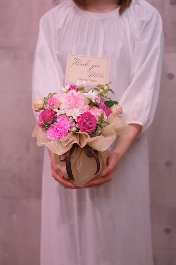 Cherry pink(チェリーピンク)　母の日フラワーアレンジM